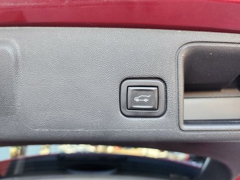 Used 2023 GMC Terrain SLE w/ Driver Convenience Package image 12