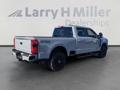 New 2026 Ford F250 Lariat w/ Black Appearance Package image 5