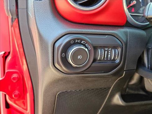 Used 2018 Jeep Wrangler Unlimited Rubicon w/ Dual Top Group AWD/4WD image 24
