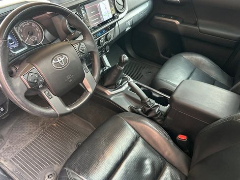 Used 2022 Toyota Tacoma TRD Sport w/ TRD Premium Sport Package image 11