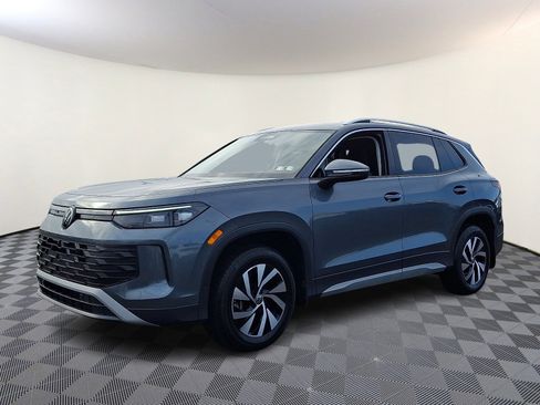 Certified 2025 Volkswagen Tiguan S image 3