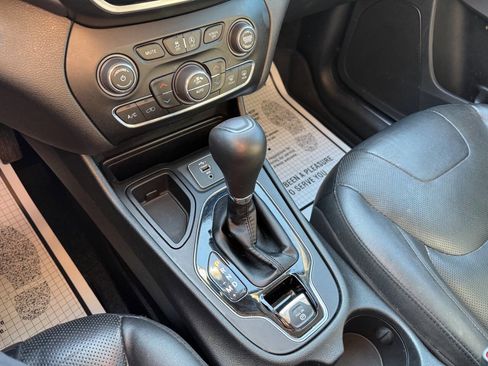 Used 2019 Jeep Cherokee Limited image 21