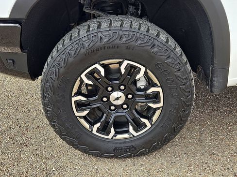 Used 2024 Chevrolet Silverado 1500 ZR2 w/ Technology Package image 10