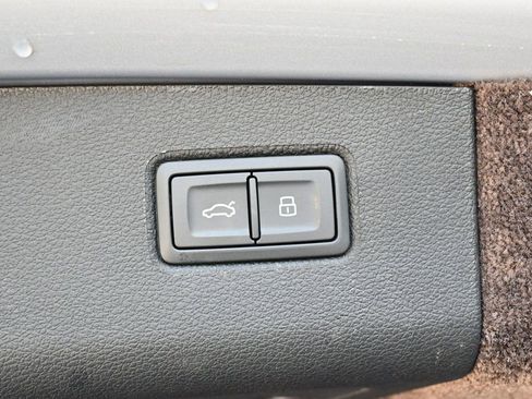 Used 2023 Bentley Bentayga Extended Wheelbase AWD/4WD image 21