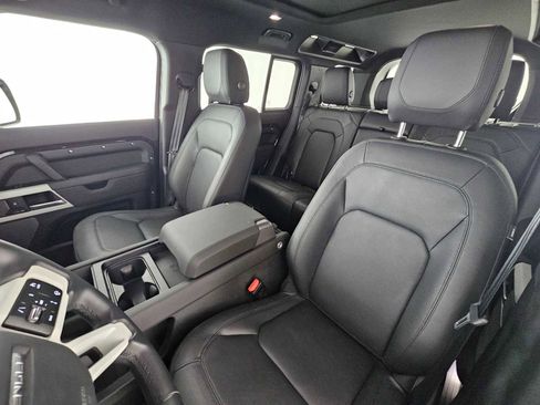 New 2024 Land Rover Defender 110 S image 21