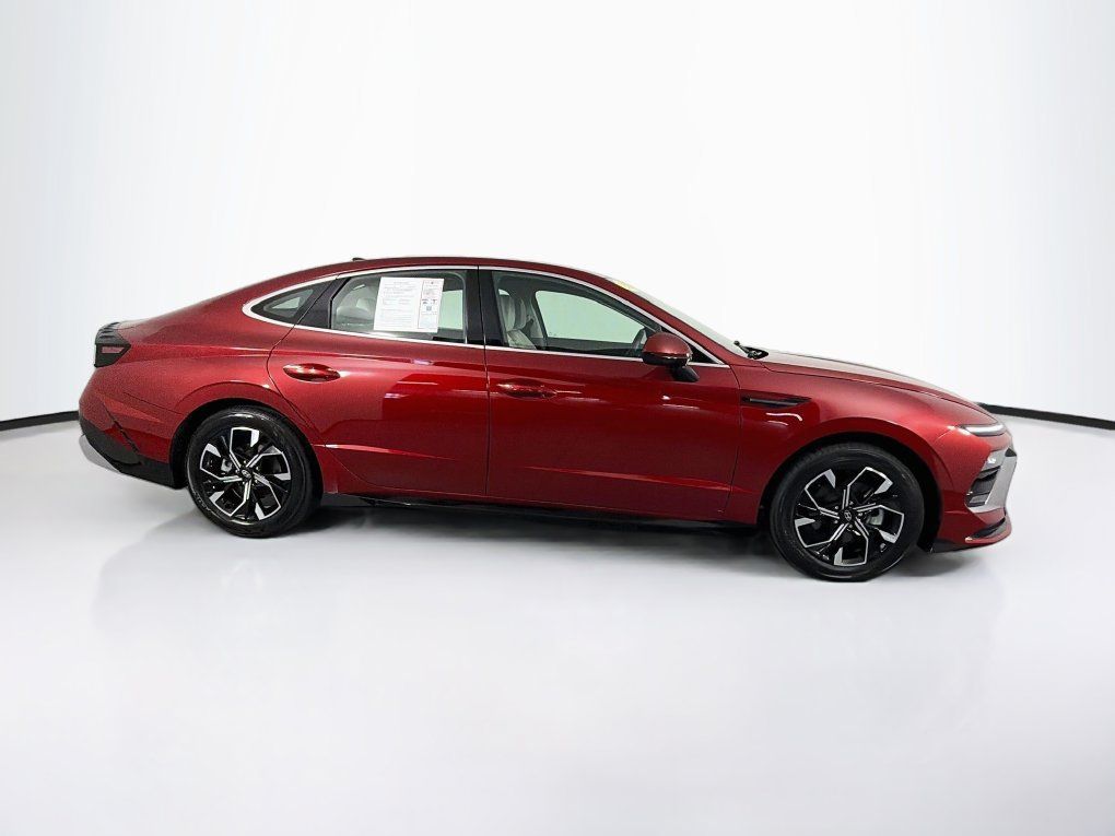 Used 2025 Hyundai Sonata SEL FWD image 11