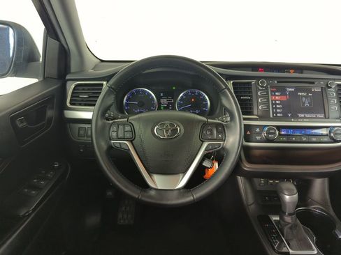 Used 2019 Toyota Highlander Plus image 17