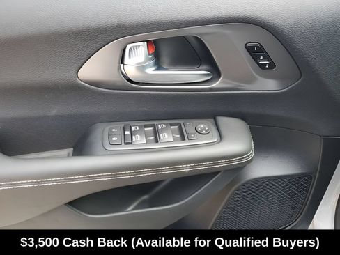 New 2026 Chrysler Pacifica Select FWD image 28
