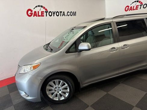 Used 2012 Toyota Sienna XLE AWD/4WD image 7