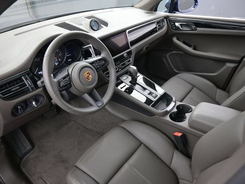 Certified 2026 Porsche Macan AWD/4WD image 4