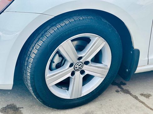 Used 2017 Volkswagen Golf Wolfsburg Edition image 5