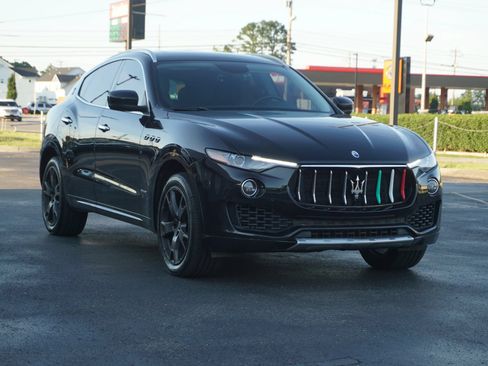 Used 2018 Maserati Levante GranLusso AWD/4WD image 3