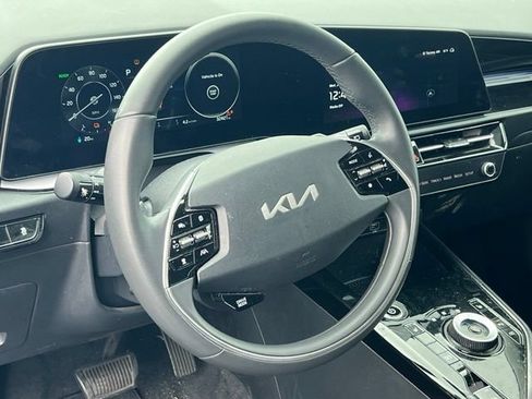 Certified 2024 Kia Niro Wind FWD image 14