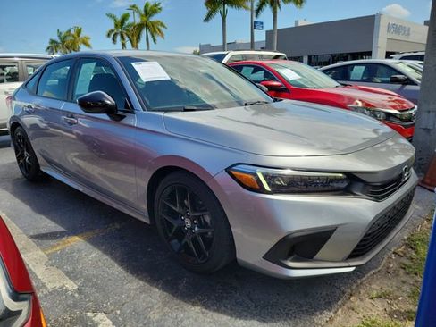 Used 2024 Honda Civic Sport image 2