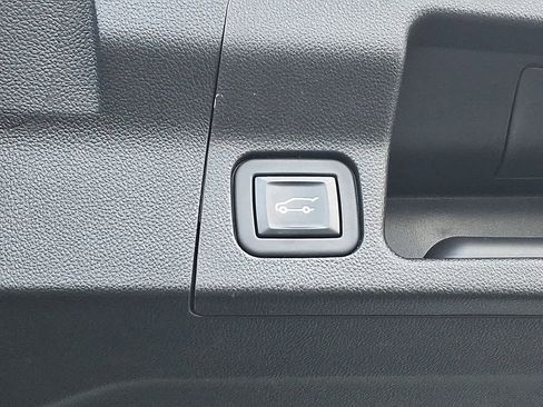 Certified 2023 GMC Acadia SLE w/ Driver Convenience Package image 31