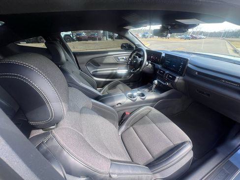 Used 2025 Ford Mustang Coupe image 12