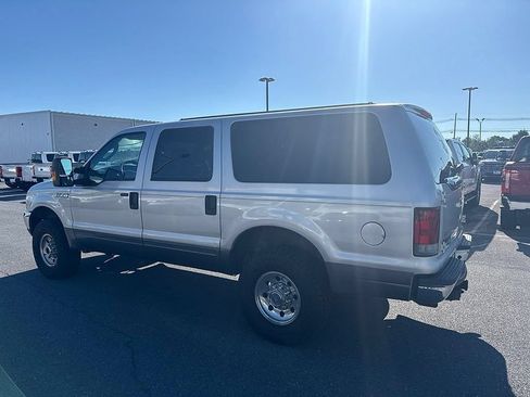 Used 2004 Ford Excursion XLT AWD/4WD image 3