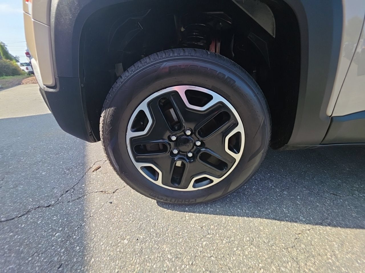 Used 2016 Jeep Renegade Trailhawk AWD/4WD image 9