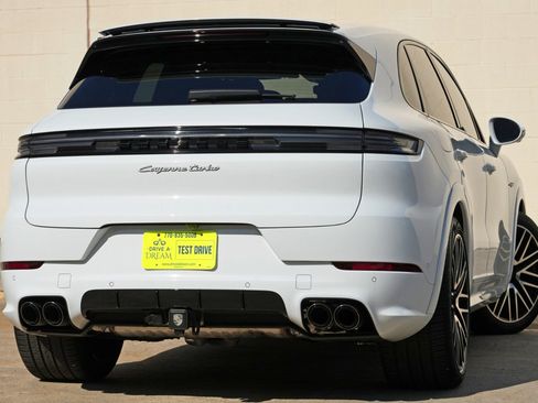 Used 2024 Porsche Cayenne Turbo AWD/4WD image 5