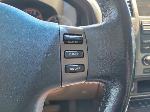 Used 2011 Nissan Armada Platinum w/ 2nd Row Captain Seat Pkg RWD image 21