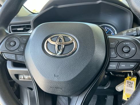 Used 2024 Toyota RAV4 LE AWD/4WD image 31
