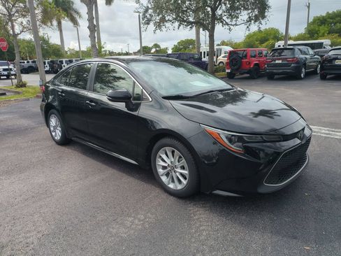 Used 2020 Toyota Corolla XLE w/ Carpet Mat Package (TMS) FWD image 2