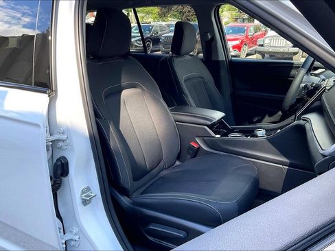 Used 2023 Jeep Grand Cherokee Laredo w/ Luxury Tech Group I AWD/4WD image 7