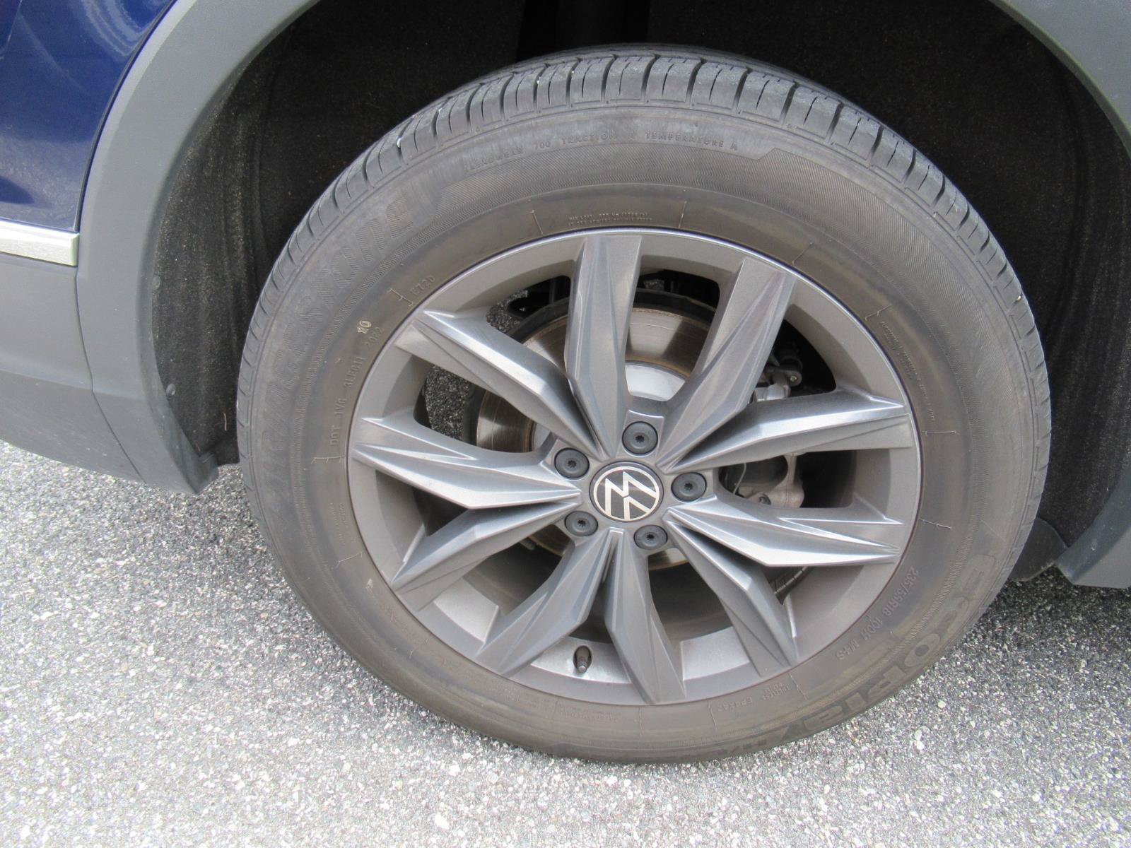 Used 2022 Volkswagen Tiguan SE FWD image 5