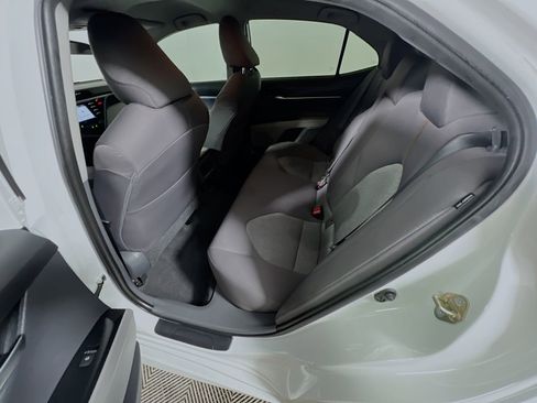 Used 2020 Toyota Camry LE image 29