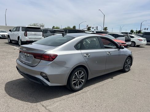 Used 2024 Kia Forte LXS FWD image 4