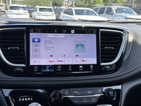 New 2027 Chrysler Pacifica Select FWD image 29