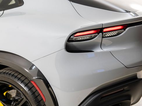 Certified 2025 Ferrari Purosangue AWD/4WD image 35
