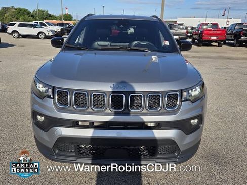 Used 2024 Jeep Compass Latitude AWD/4WD image 2