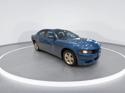 Used 2022 Dodge Charger SXT w/ Leather Interior Group image 2