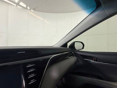 Used 2018 Toyota Camry LE FWD image 16
