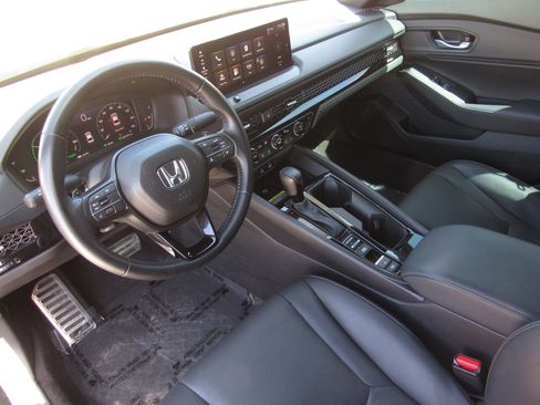 Used 2025 Honda Accord Sport image 15