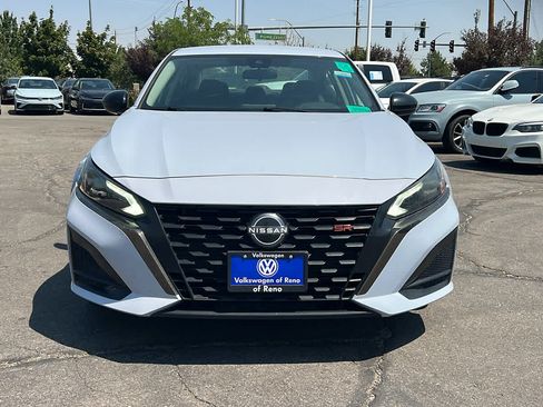 Used 2023 Nissan Altima 2.5 SR FWD image 2