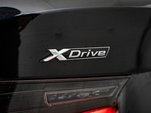 Used 2025 BMW 330i xDrive Sedan image 9