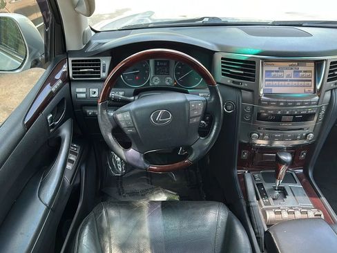 Used 2011 Lexus LX 570 4WD w/ Luxury Pkg image 26