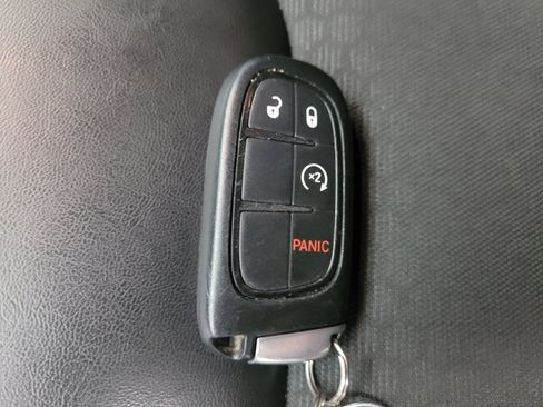 Used 2019 Jeep Cherokee Trailhawk w/ Cold Weather Group AWD/4WD image 32