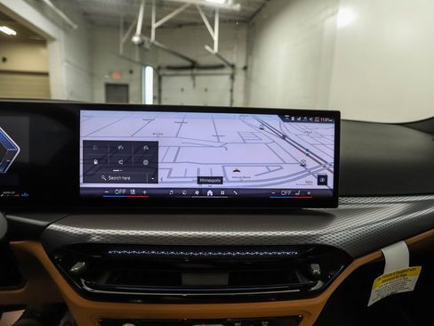 Used 2025 BMW 330i xDrive Sedan w/ Premium Package image 17