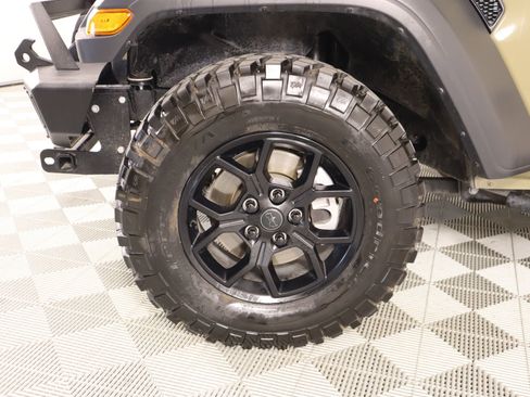 Used 2025 Jeep Wrangler Sport image 15