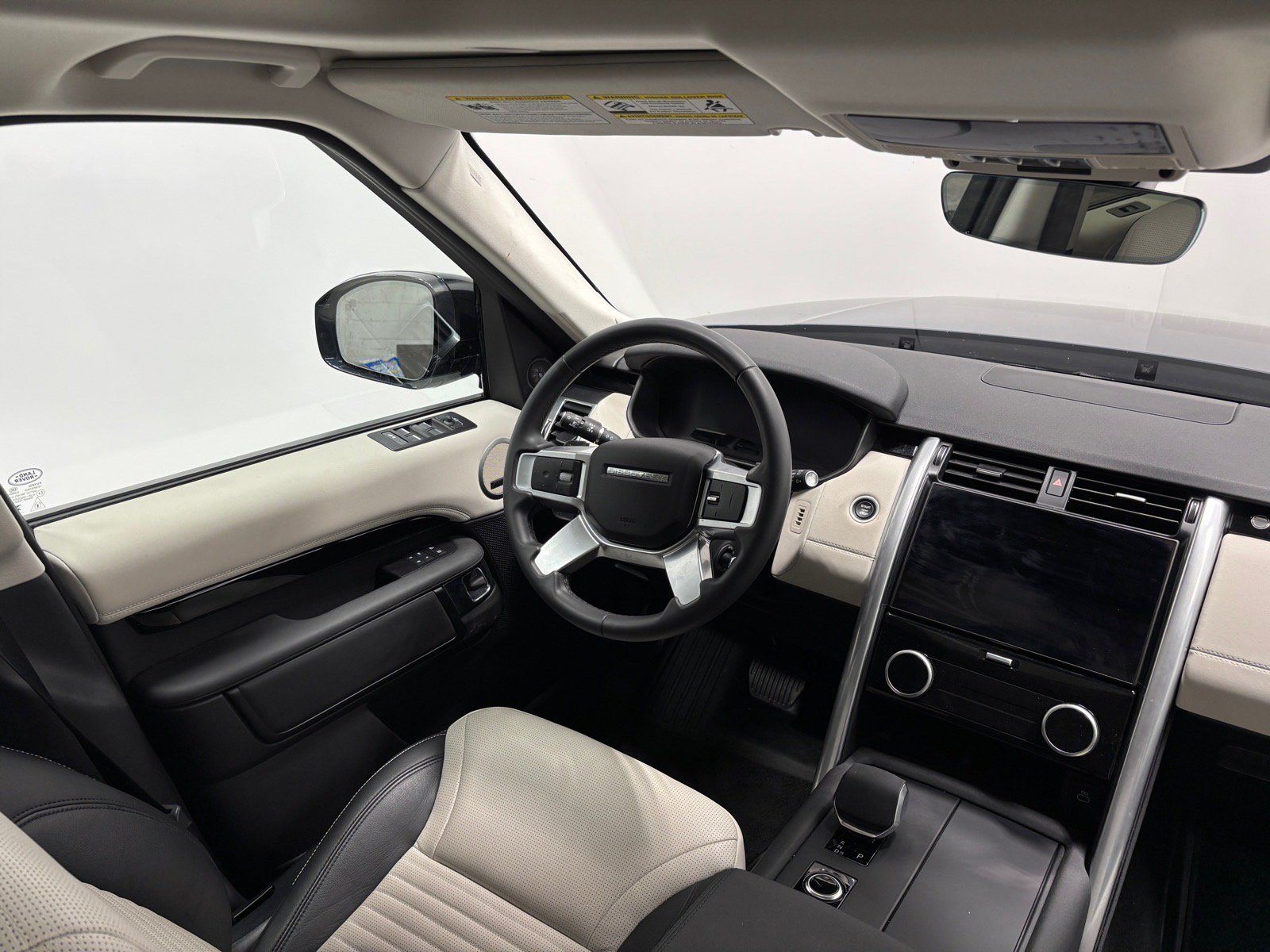 New 2025 Land Rover Discovery S AWD/4WD image 34