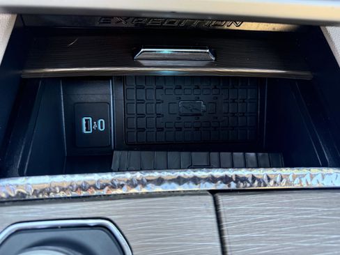 Used 2024 Ford Expedition Max Limited image 21