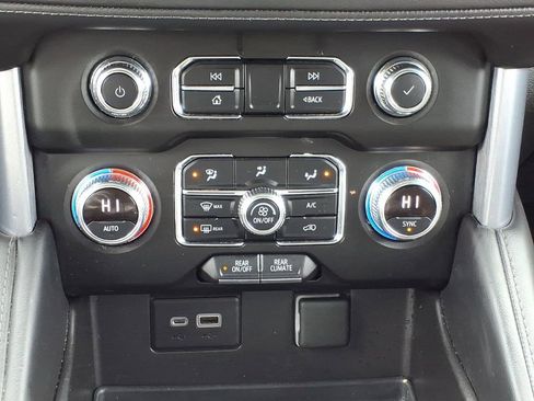 Used 2022 GMC Yukon SLE w/ Gmc Pro Safety Plus Package AWD/4WD image 16