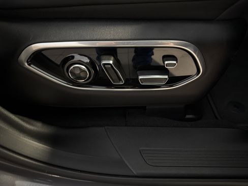 Used 2024 Jeep Wagoneer Launch Edition image 21