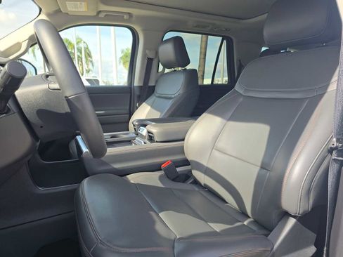 Used 2025 Ford Expedition Active AWD/4WD image 23