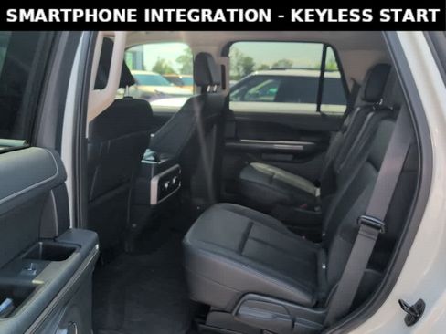 Used 2024 Ford Expedition XLT AWD/4WD image 7