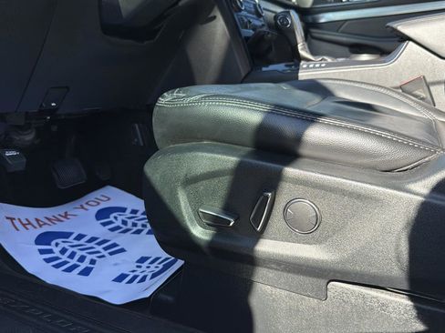 Certified 2018 Ford Explorer XLT w/ Equipment Group 202A image 11