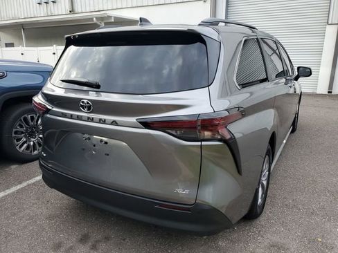 Used 2026 Toyota Sienna XLE FWD image 4